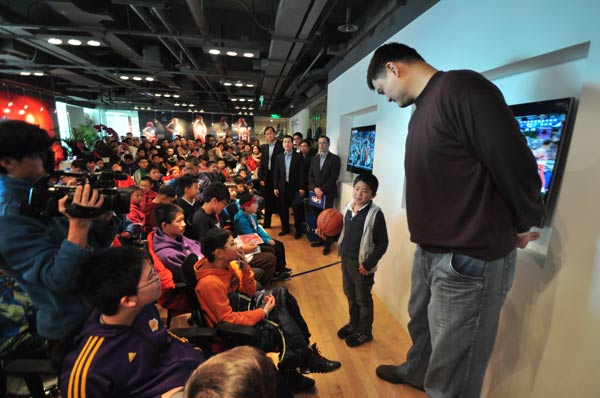 Yao Ming stresses to foster happy students