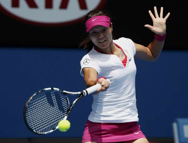 Li Na overcomes tiebreak to make into third round