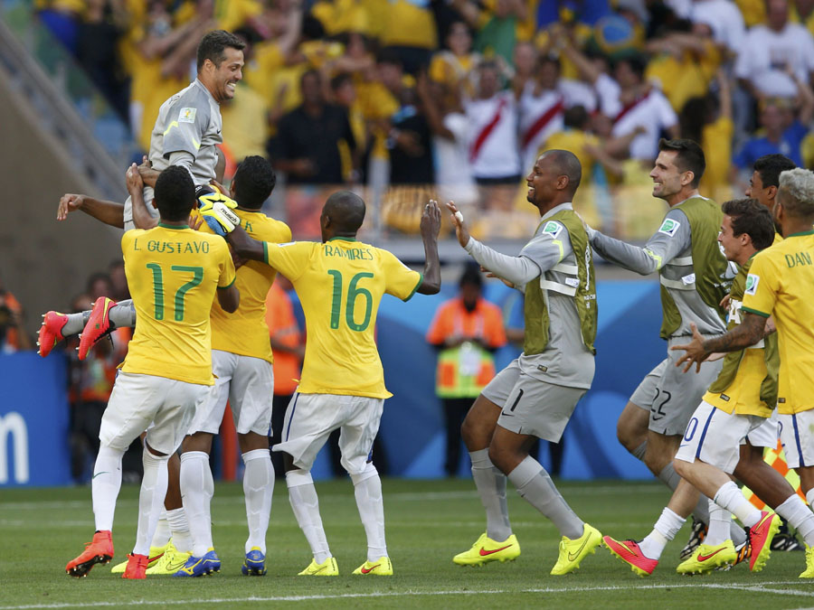 Cesar holds firm as Brazil sink Chile