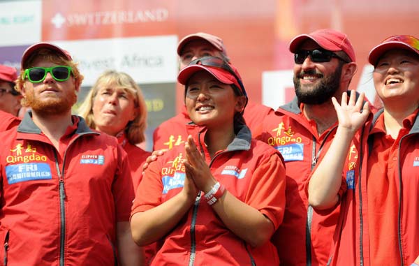 First Chinese woman to circumnavigate globe arrives home