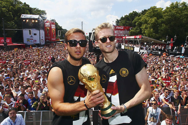 Germany heroes return to huge fan party