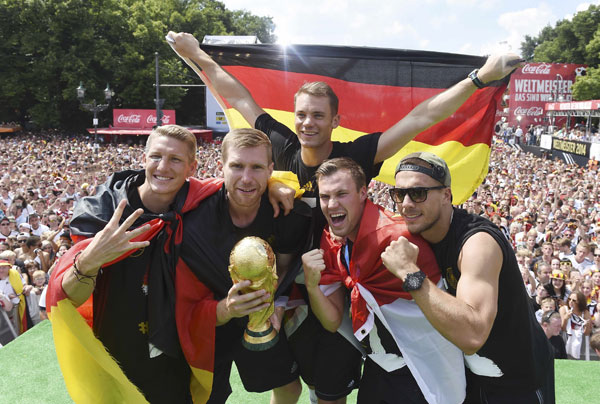 Germany heroes return to huge fan party