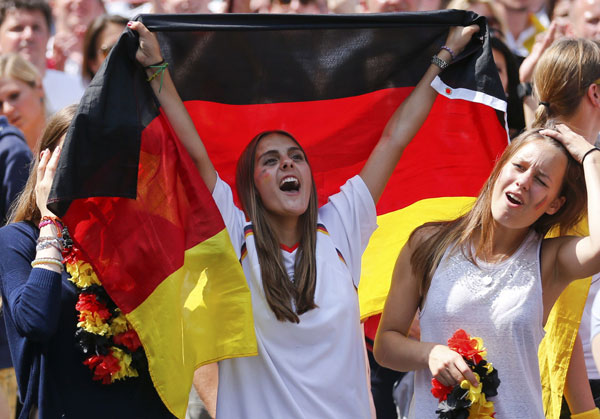 Germany heroes return to huge fan party