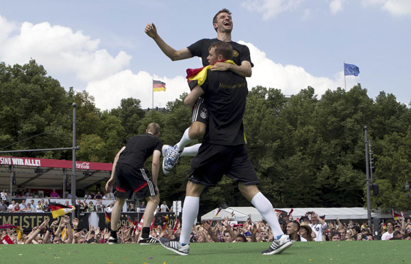 Germany heroes return to huge fan party