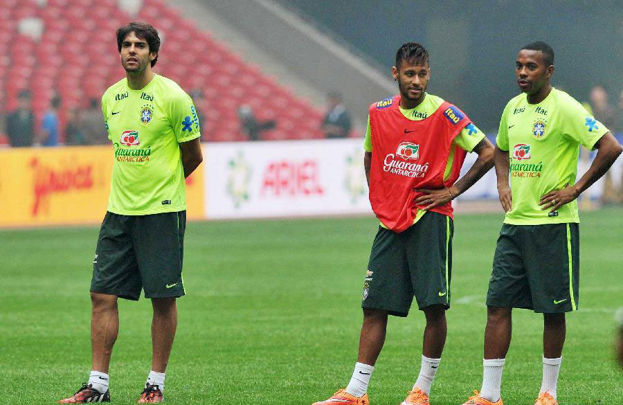 Brazilian soccer stars train for friendly match in Beijing