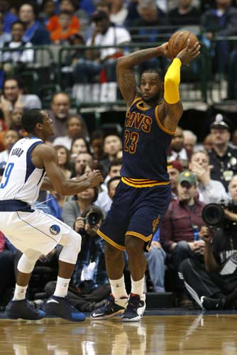 LeBron leads Cavs over Mavs 127-94