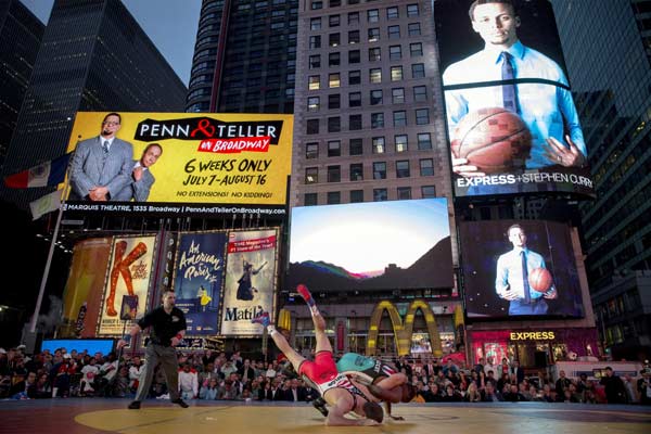 US beats Cuba 9-4 in wrestling exhibition in Times Square