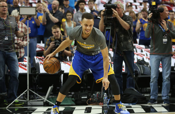 Warriors G Stephen Curry wins 2nd straight MVP