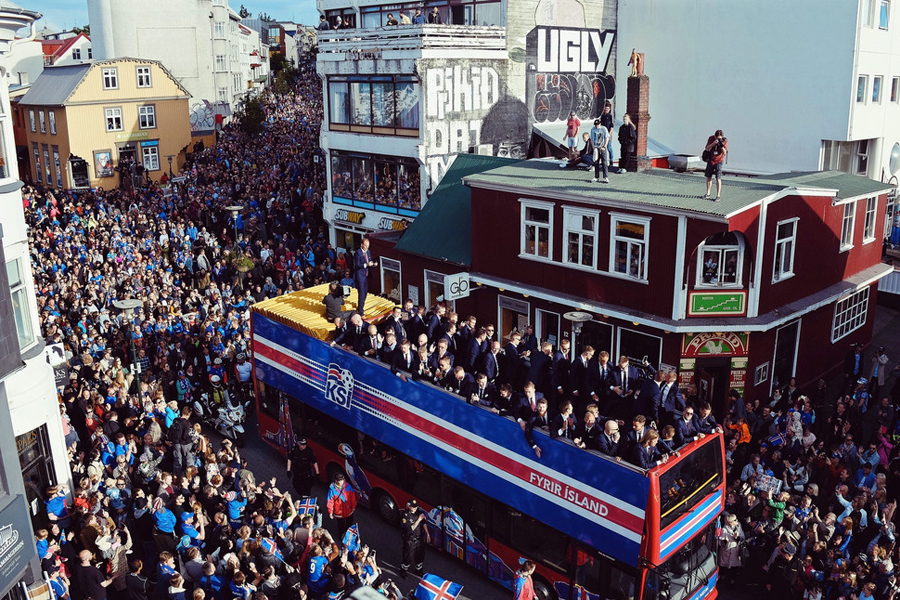 Iceland soccer team gets hero's welcome back home