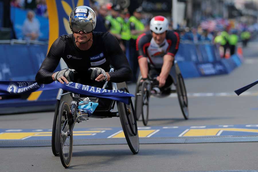 Kenyans sweep to victories at Boston Marathon