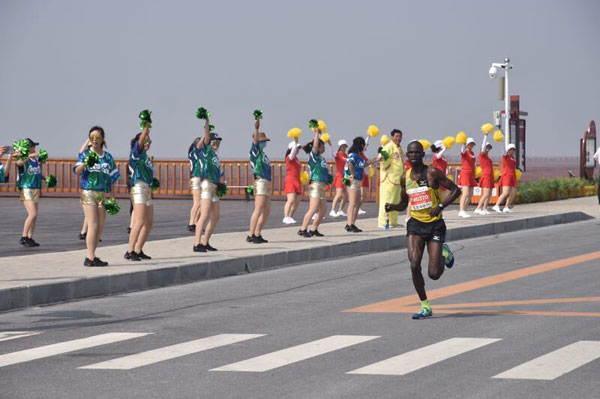 Colors accentuate Panjin Red Beach marathon