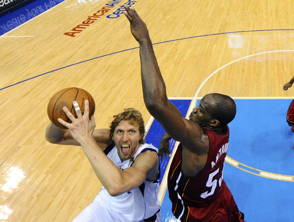 Ailing Nowitzki lifts Mavericks, NBA finals tied