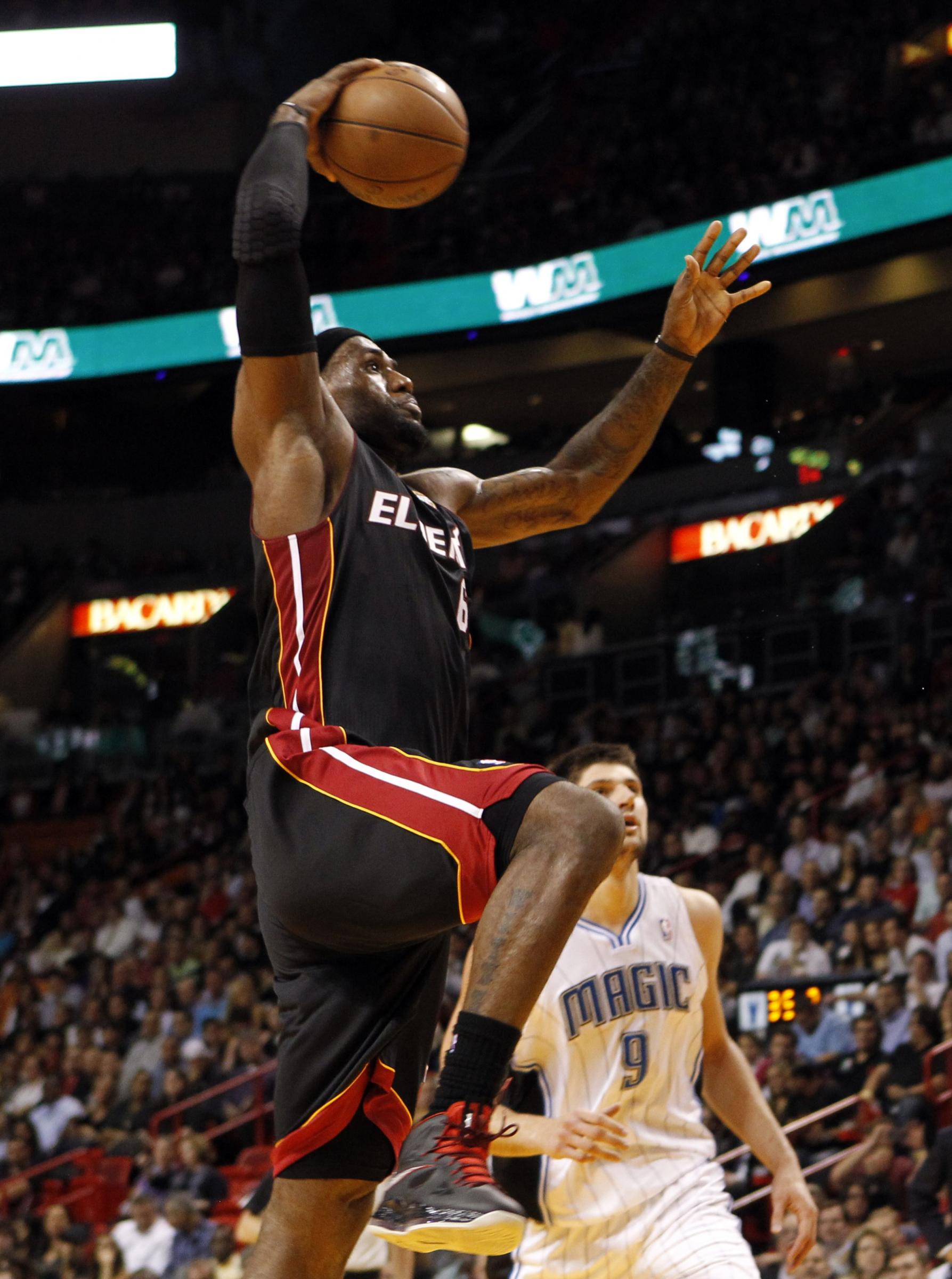 Heat win 16th straight, beat Magic 97-96