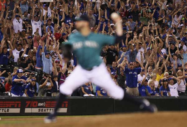 Blue Jays fans get high in Seattle