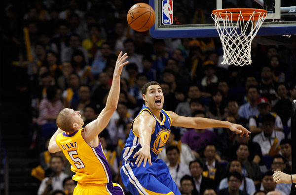 Klay wins early rounds of family feud