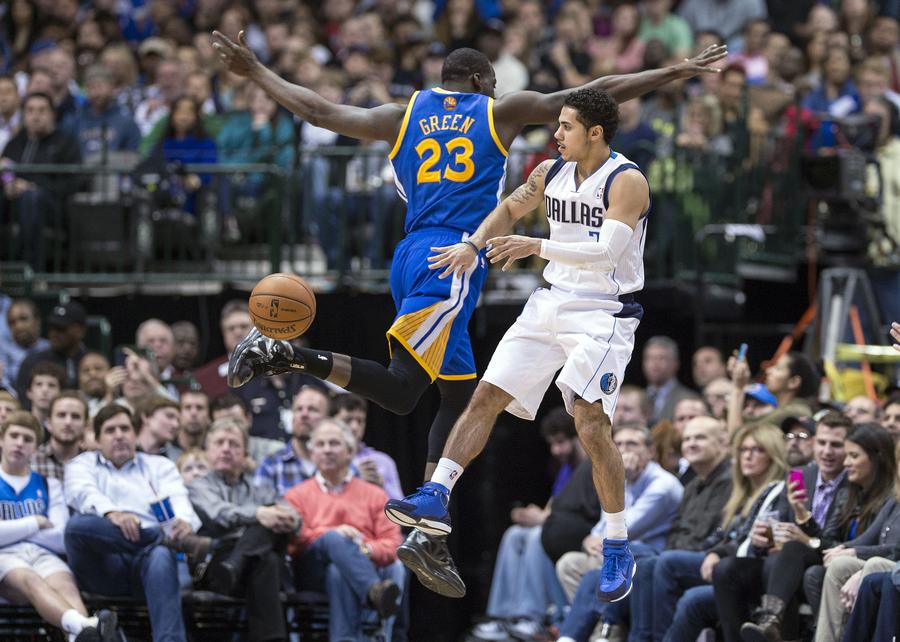 Mavericks hang on to defeat Warriors 103-99