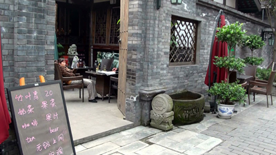 Between the wide and narrow alleys in Chengdu