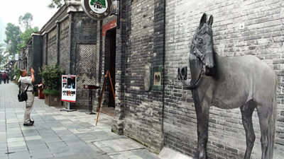 Between the wide and narrow alleys in Chengdu