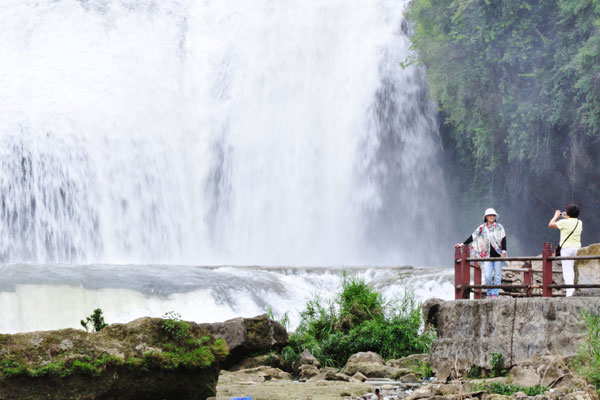 Summer splashing under the Huangguoshu Waterfalls