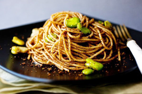 Spaghetti With fava Beans, bread crumbs and marjoram