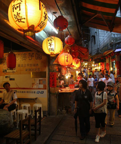 Experiencing the old street of Jioufen