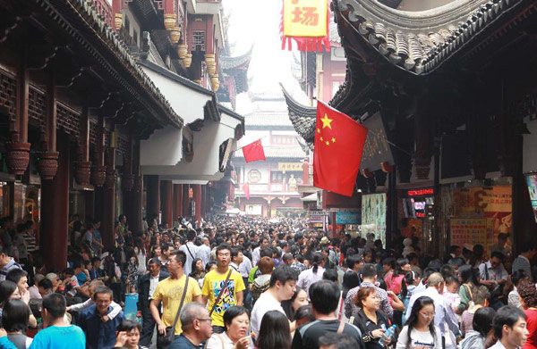 China sees holiday tourism peaks