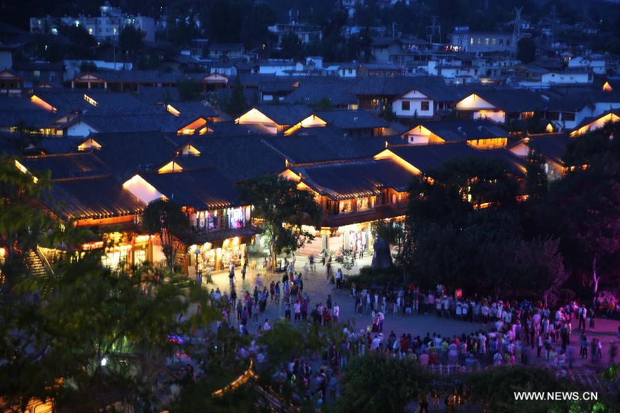 Ancient town Lijiang in SW China braces tourism peak