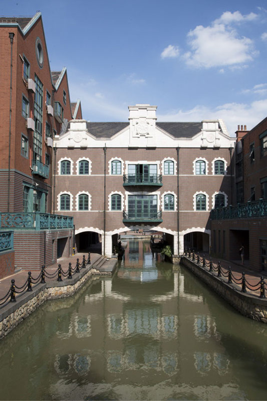 Shanghai's replica English town