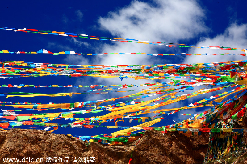 Prayer flags en route that offer blessings