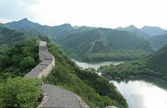 Snow-coated Mount Jiajin in Sichuan