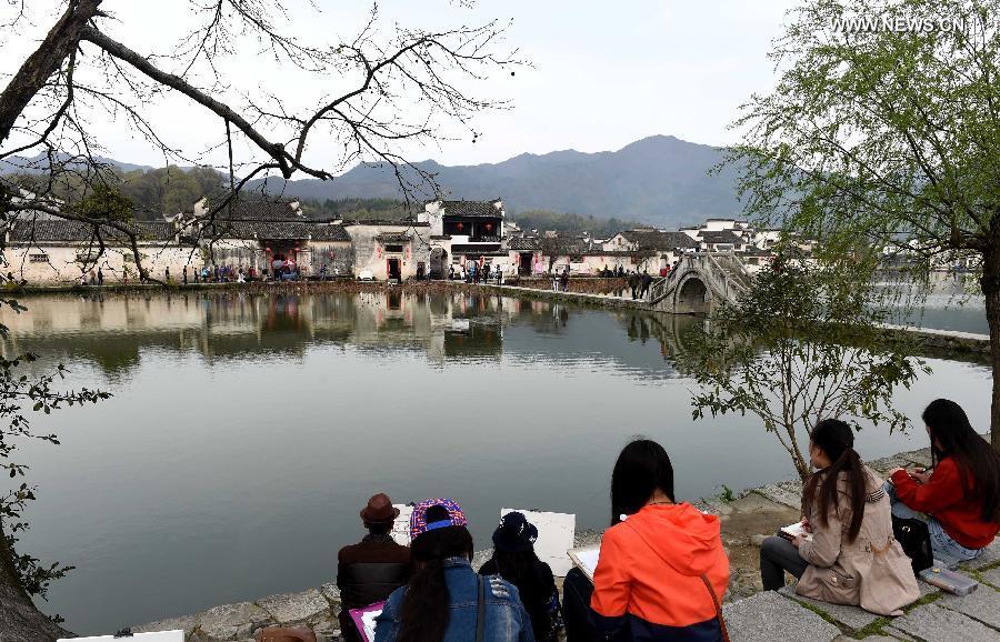 Spring scenery of Hongcun village, E China