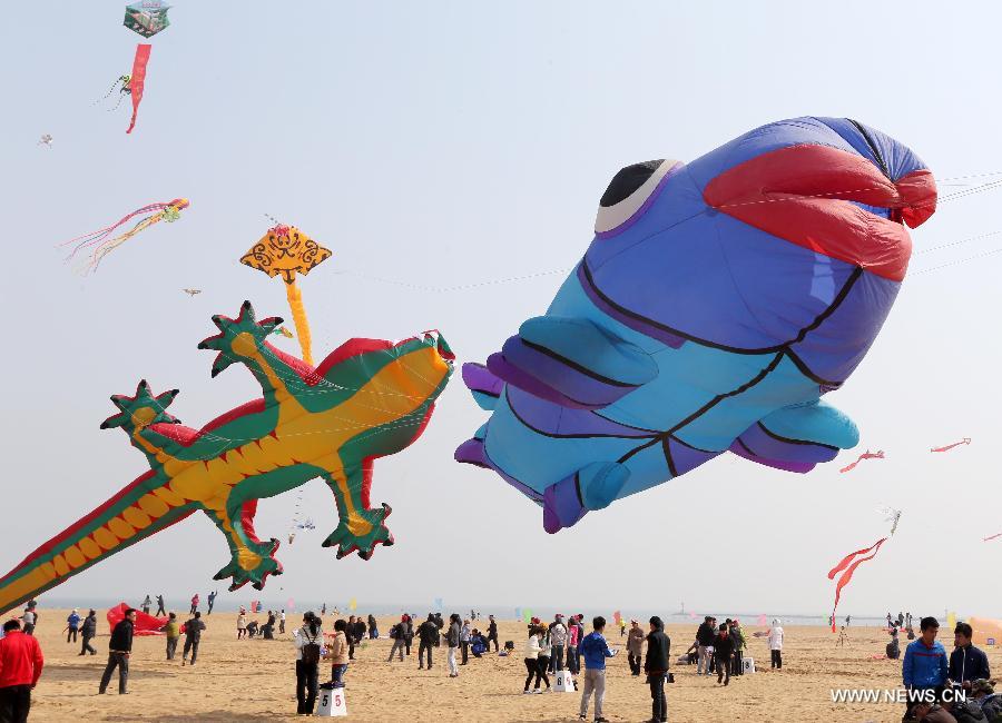 Weifang holds kite fair