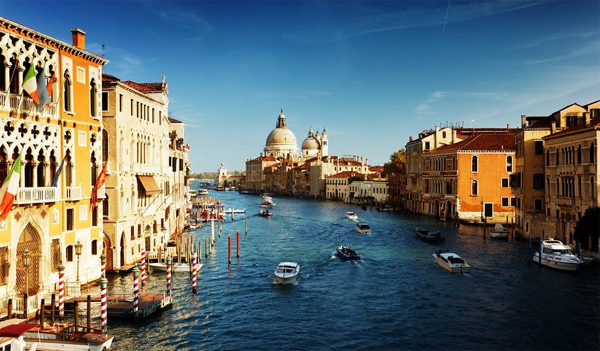 Carnival of love in Venice