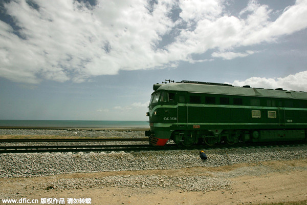 Beijing to introduce three scenic rail tours for summer vacation