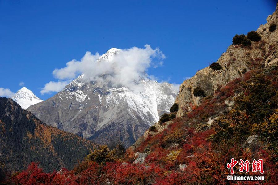 Snowy mountains and emerald lakes in Tibet