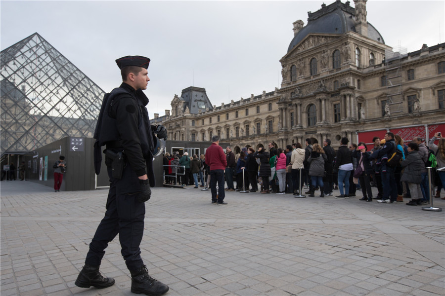 Landmarks of Paris reopen for tourists after terrorist attacks