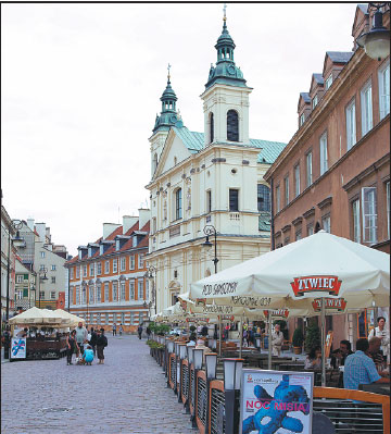 Poland: History's crossroads recast as tourist hot spot