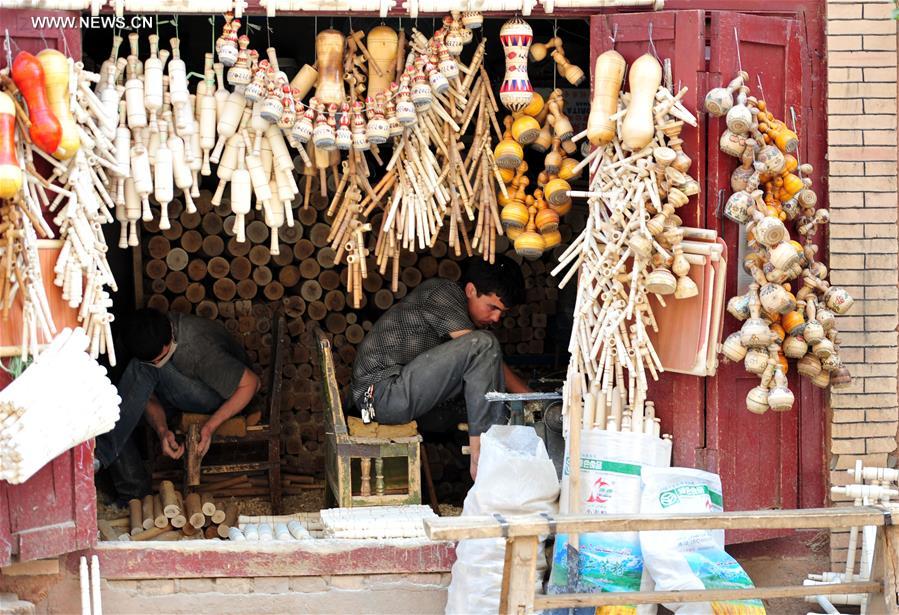 Kashgar attracts good many tourists in NW China's Xinjiang