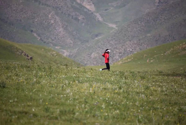 Grassland Marathon for business school students held in Inner Mongolia