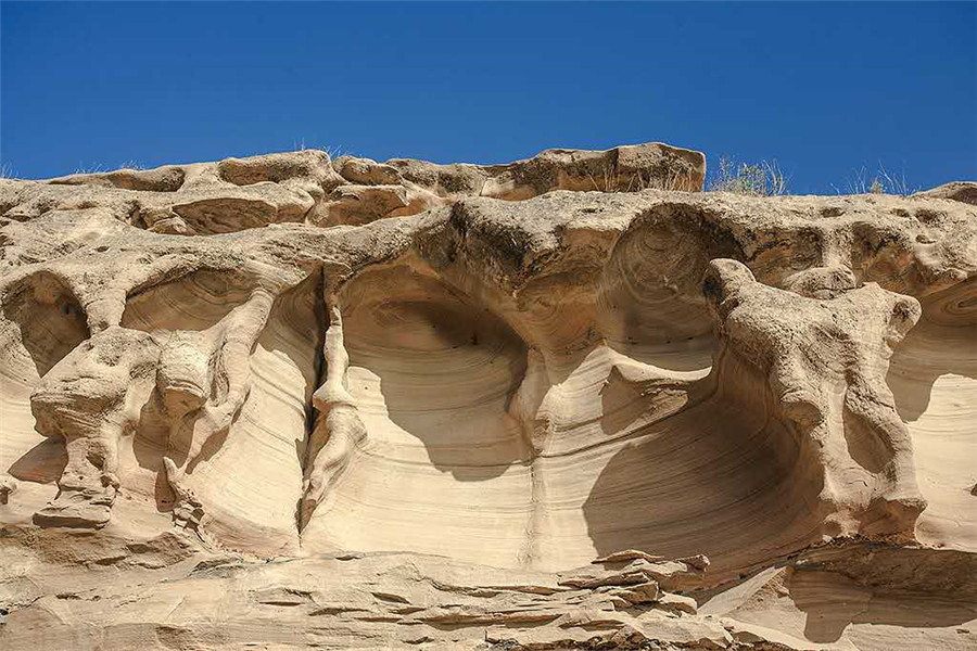 Magnificent natural cliff patterns along the Yellow River