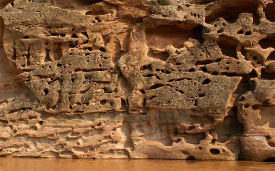 Magnificent natural cliff patterns along the Yellow River