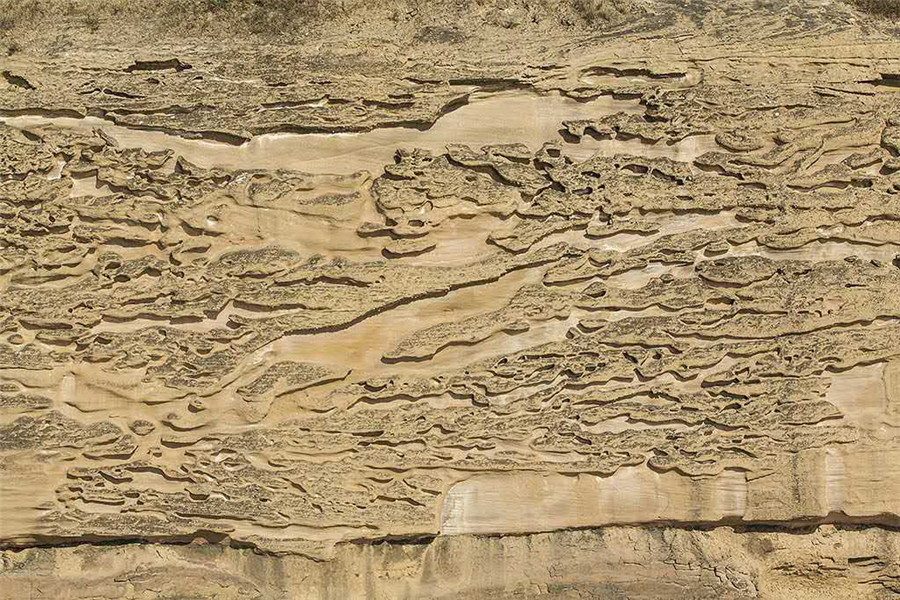 Magnificent natural cliff patterns along the Yellow River