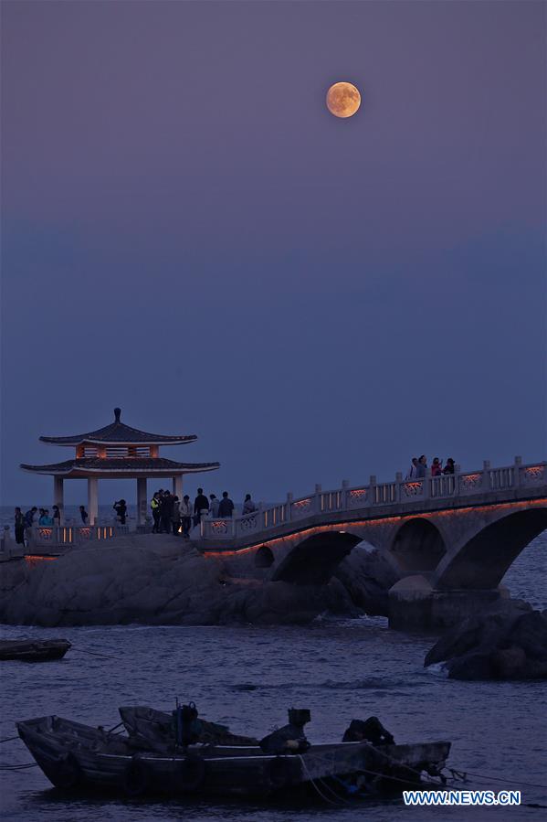 Enjoy the moon across China during Mid-Autumn Festival