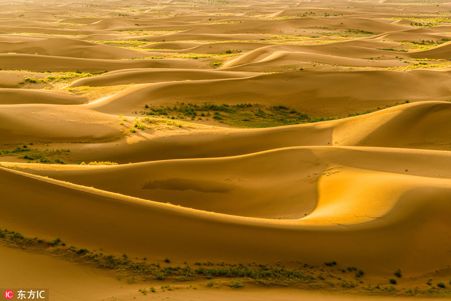 Stunning views in Badain Jaran Desert