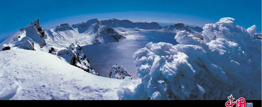 Marvelous scenery of Tianchi Lake