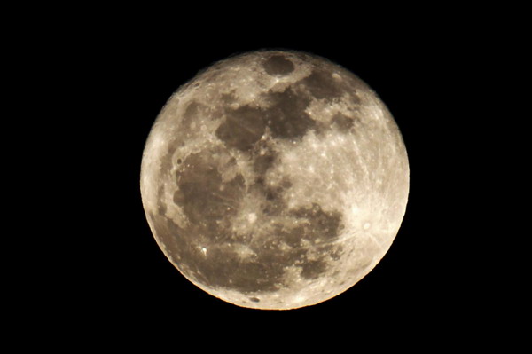 Full moon rises over Washington