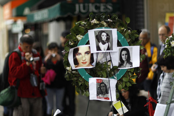 Family, friends hold funeral for Elizabeth Taylor