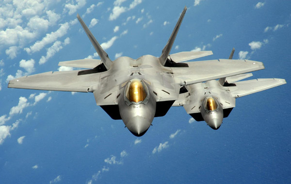 US halts F-22 flights over oxygen system concerns