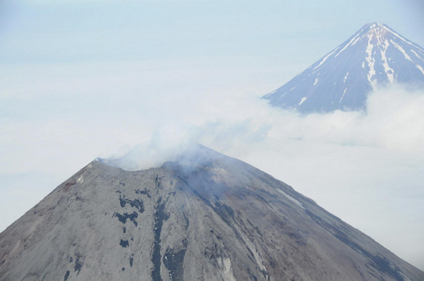 Cleveland Volcano in low-level eruption