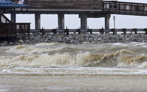 Tropical Storm Lee drenches Louisiana coast